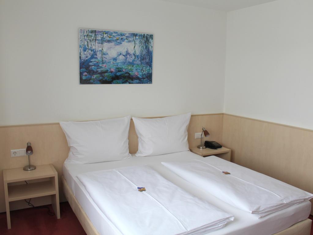 Hotel Am Bad Esslingen am Neckar Exteriör bild